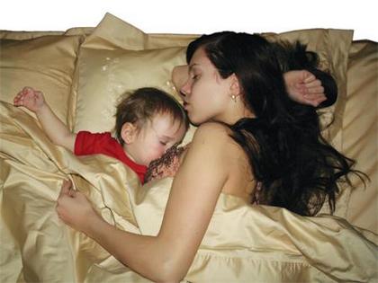 стоит ли детям спать с родителями