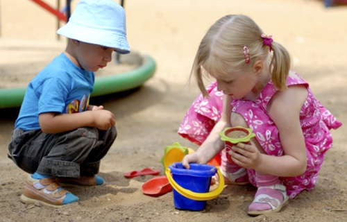 Тематические прогулки с детьми 2-5 лет - игры с песком