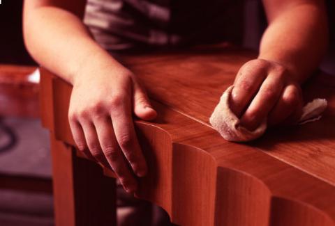 Как вывести пятна с лакированной и деревянной мебели