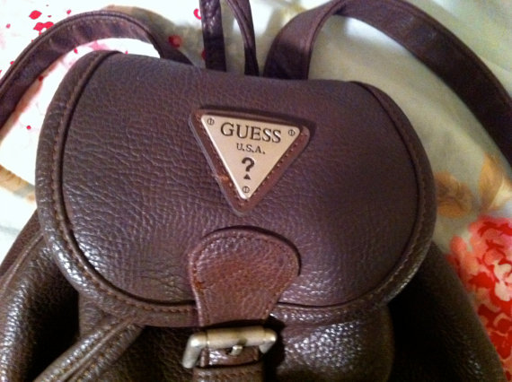 Сумки, рюкзаки и кошельки Guess - настоящая находка для гламурной девушки