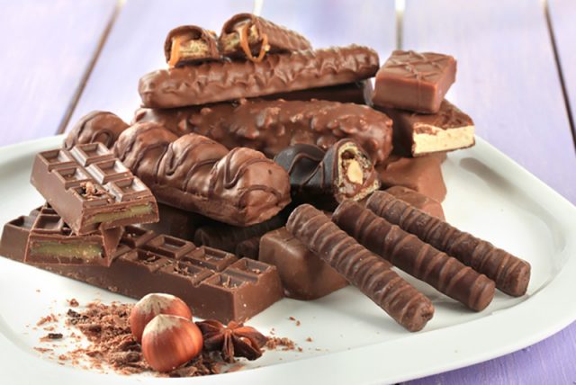 Шоколадные батончики и конфеты