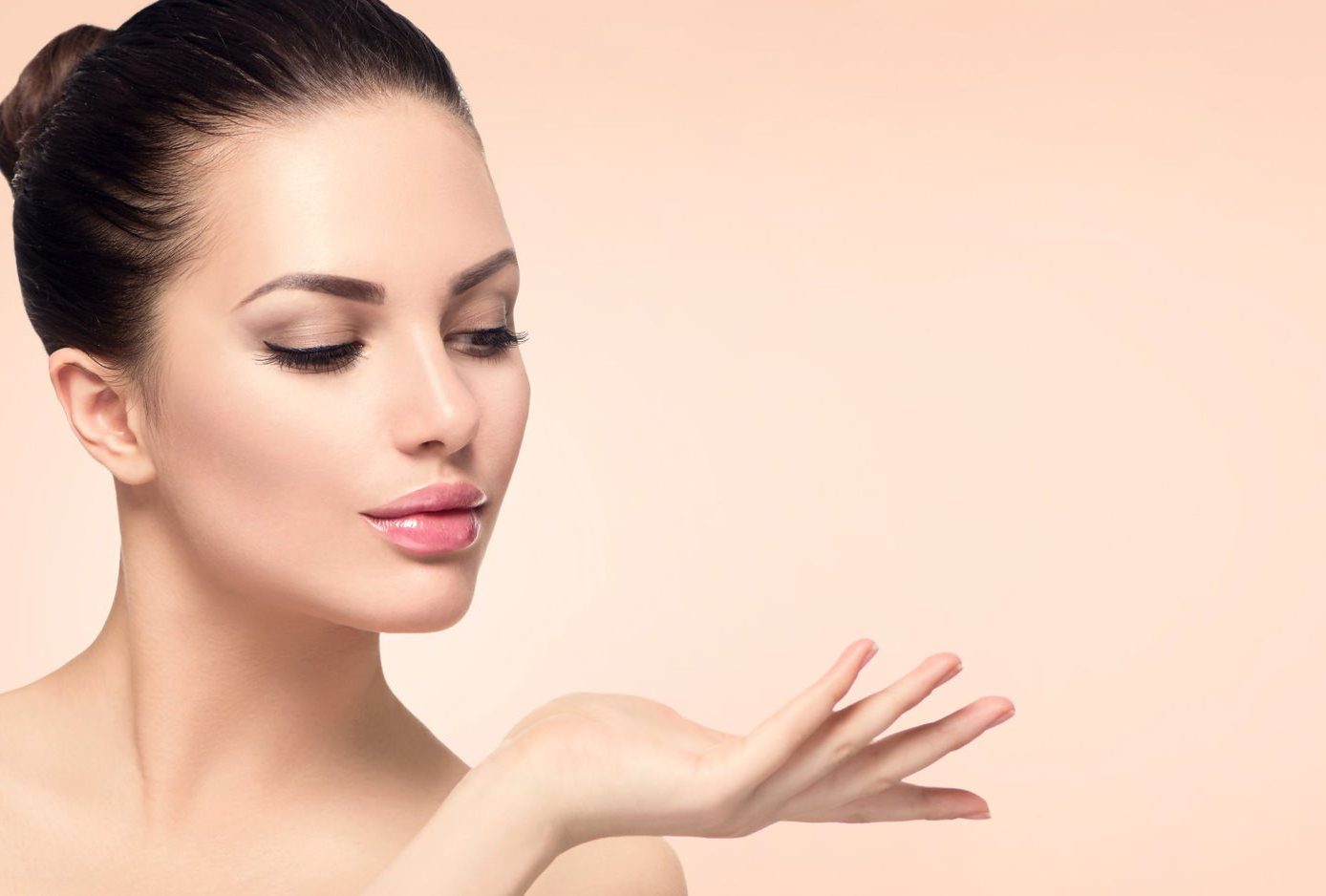 Популярные новинки в салонах красоты - новые процедуры для лица тела волос