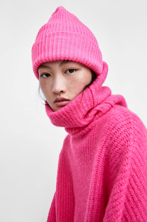 Розовая шапка из Zara