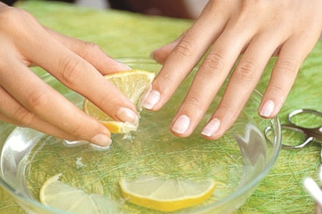 7 способов избавиться от желтизны ногтей и отбелить их