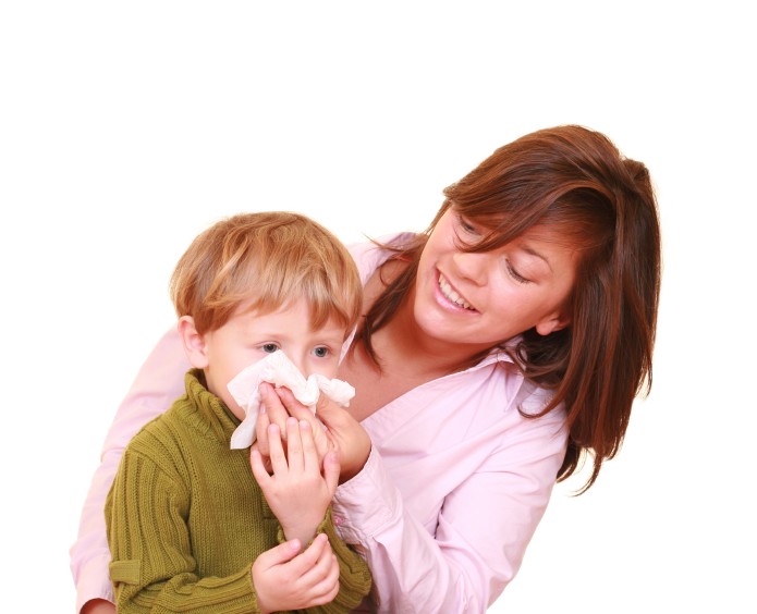 Почему у ребенка идет носом кровь, и как остановить носовое кровотечение