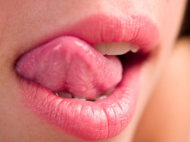 Причины трещин в уголках губ