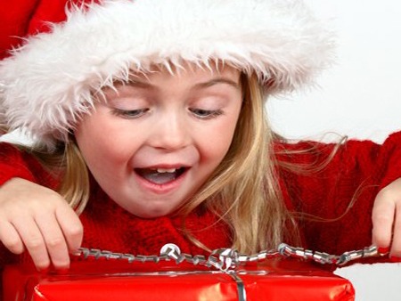 Как дарить подарки детям на Новый год