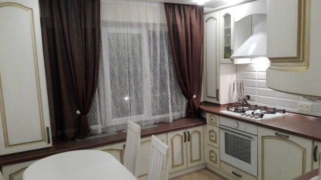 Классические шторы на кухню