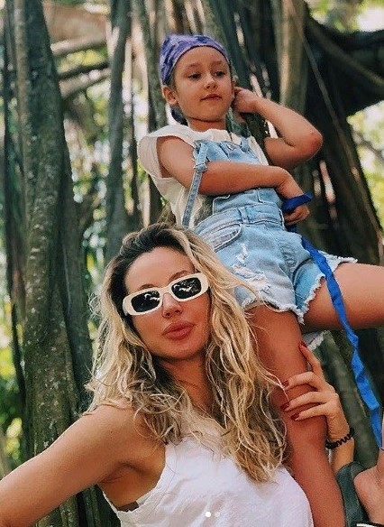 Светлана Лобода с дочерью Евой на отдыхе