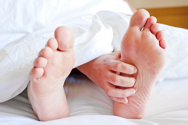 Синдром беспокойных ног, или как обрести здоровый сон и успокоить ноги ночью
