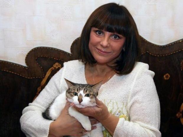 Наталья Варлей с кошкой