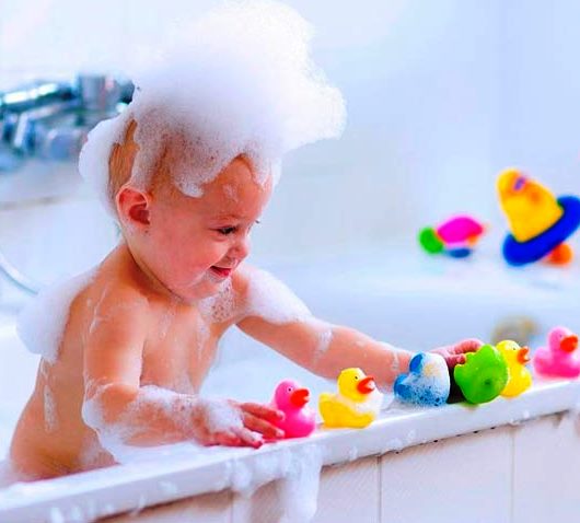 Резиновые игрушки для игр ребенка в ванне