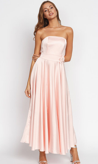 Розовое платье