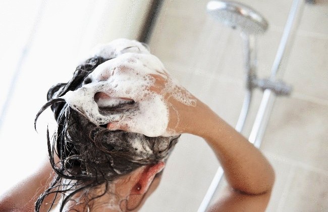 Мыть кудрявые волосы