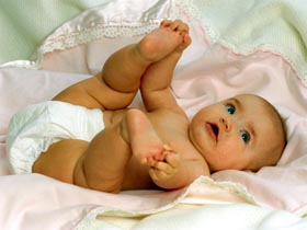 Как надевать памперс на малыша правильно