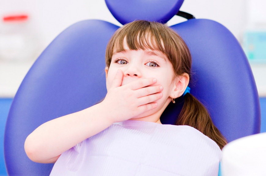 Удаление молочных зубов у детей в кабинете стоматолога