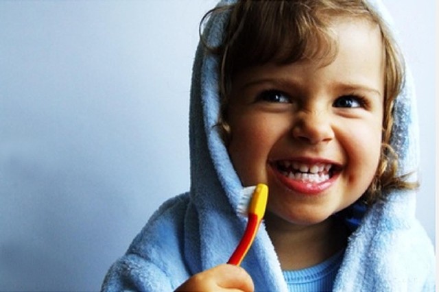 Способы заставить ребенка чистить зубы