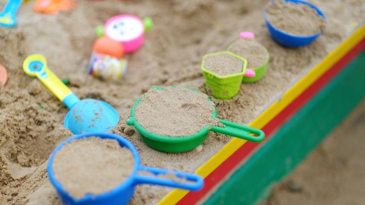 10 новых игр с песком для ребенка 4-7 лет