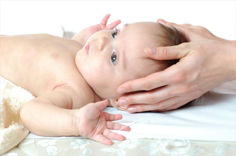 Помощь остеопата новорожденному малышу