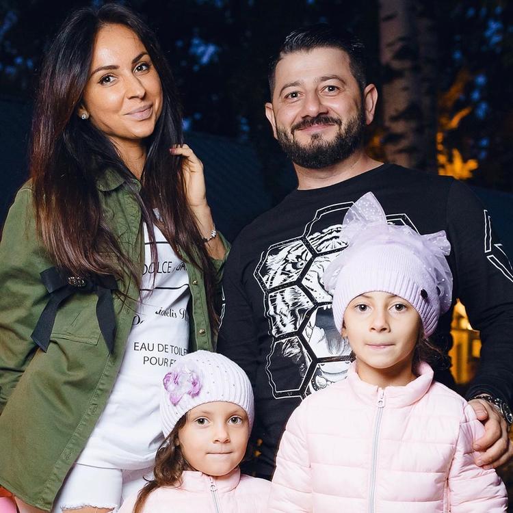 Михаи Галустян с семьей