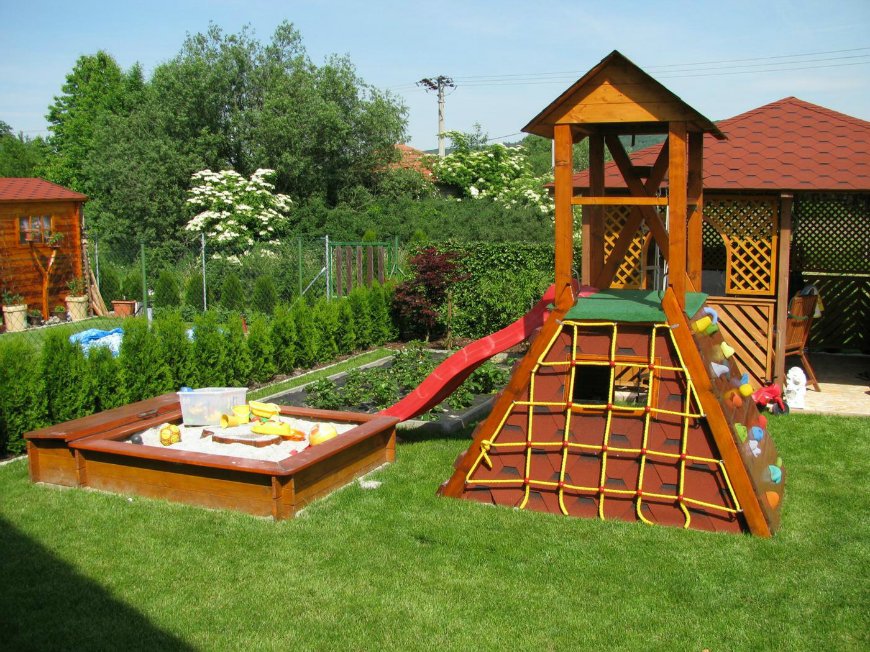 Детский спортивно-игровой деревянный комплекс для дачи