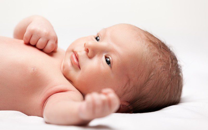 Как лечить милии на лице новорожденного?