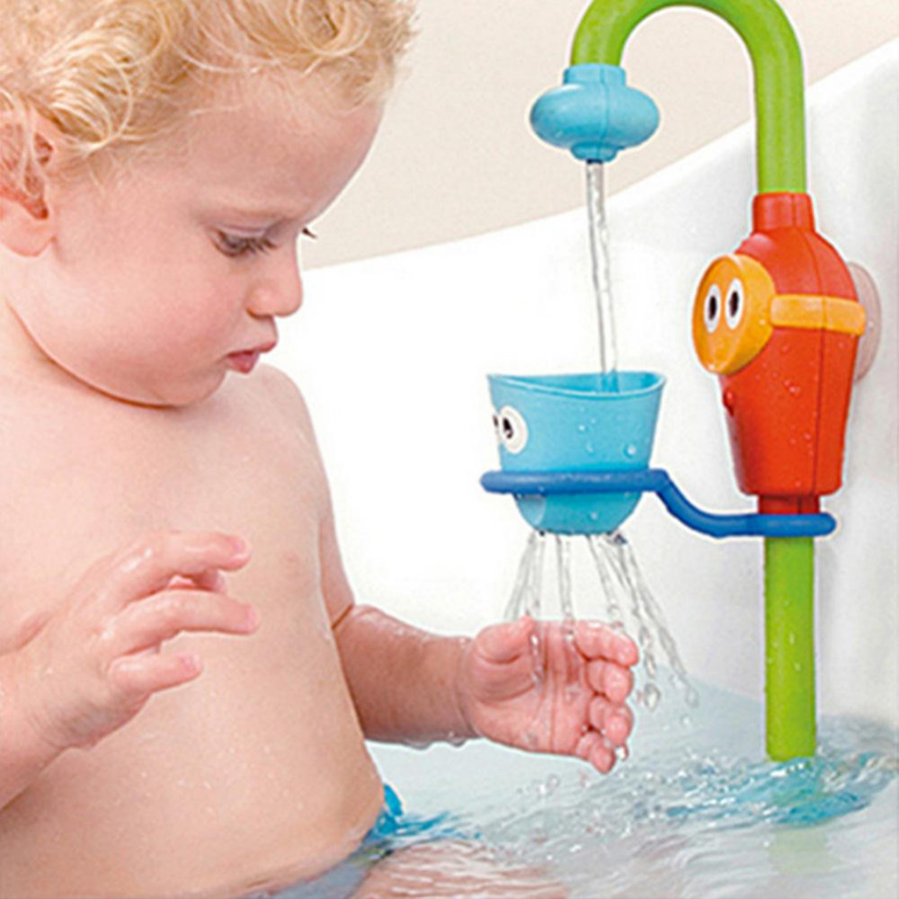 Пластиковая посуда для купания ребенка в ванне