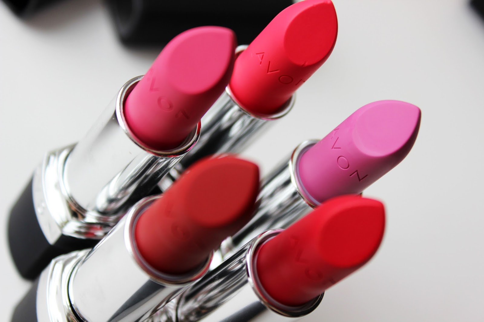 Помада Avon True Colour Perfectly Matte Lipstick «Матовое превосходство»