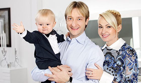 Яна Рудковская с семьей