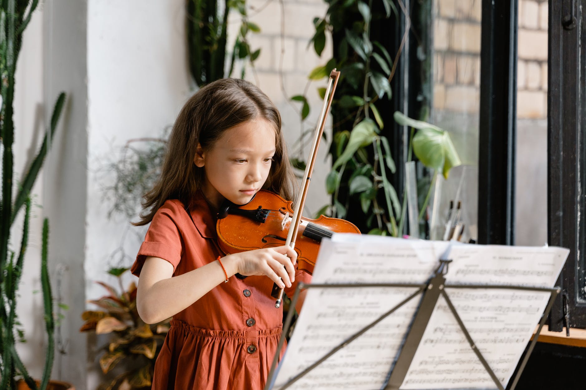 Как влияет классическая музыка на развитие ребёнка до и после рождения