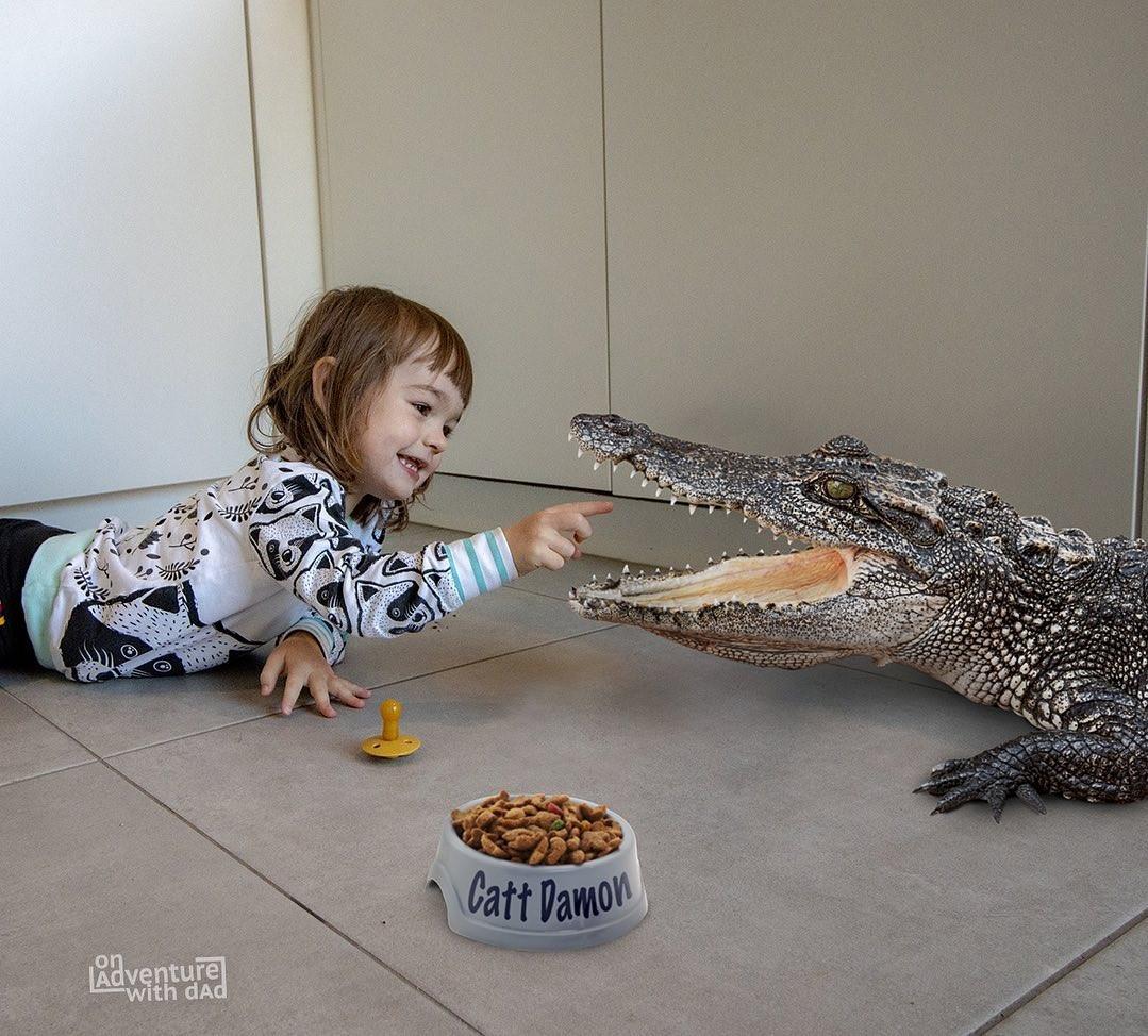 Игры с крокодилом, полёты с чайкой: 20 фотодоказательств от весёлого папы, что с детьми всё в порядке