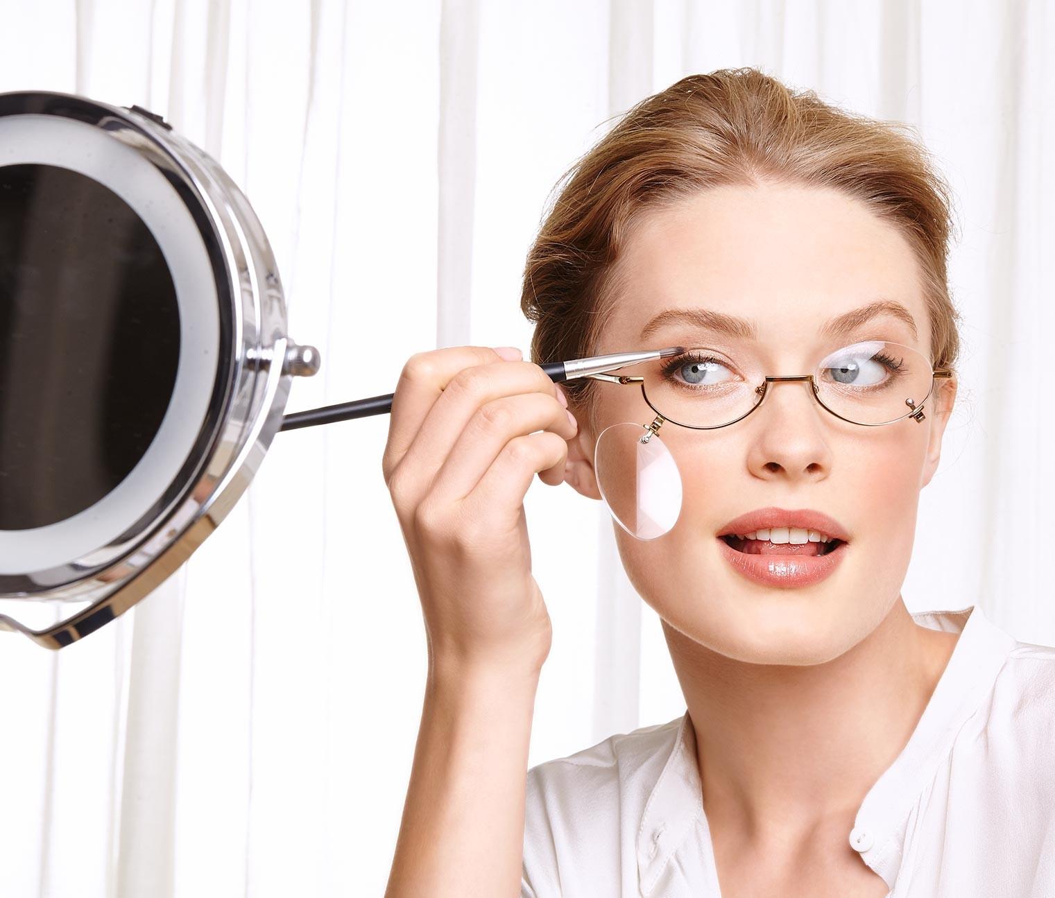 3 главных правила нанесения макияжа под очки – советы визажиста