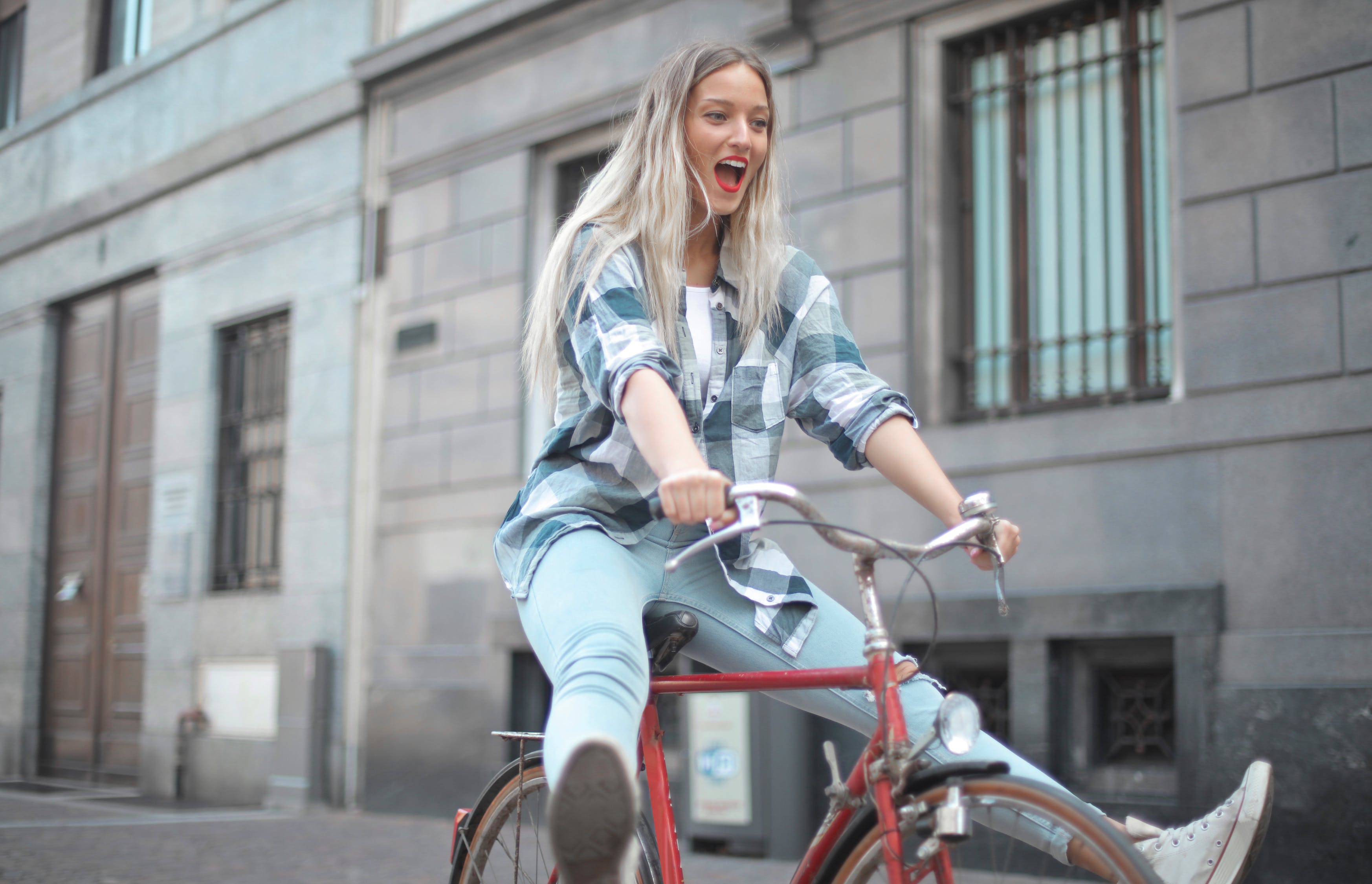 Женские велосипеды для дачи, города, туринговые, прогулочные, скоростные, для туризма – как выбрать?