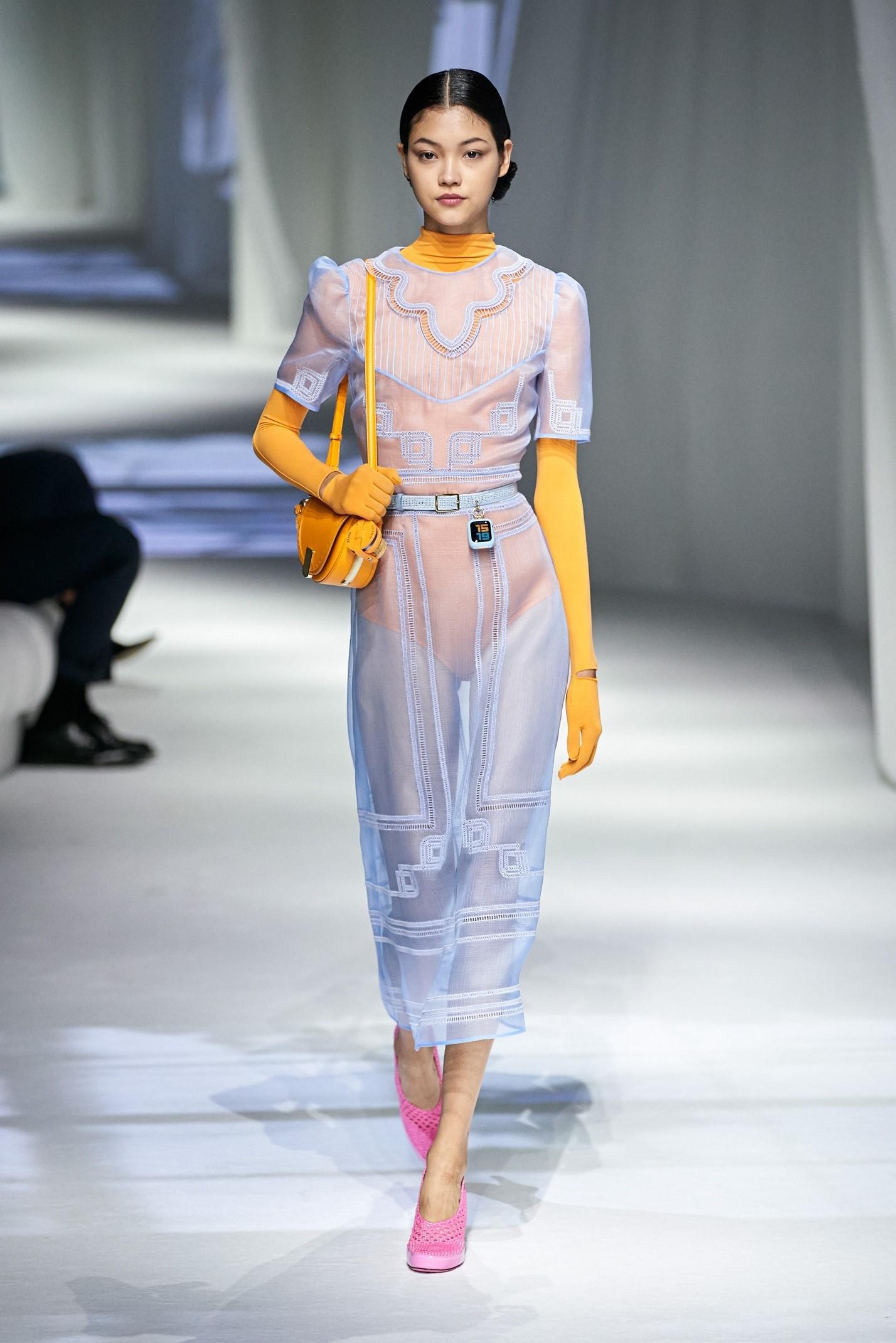 Plus-size модель Эшли Грэм появилась на подиуме во время Недели моды в Милане