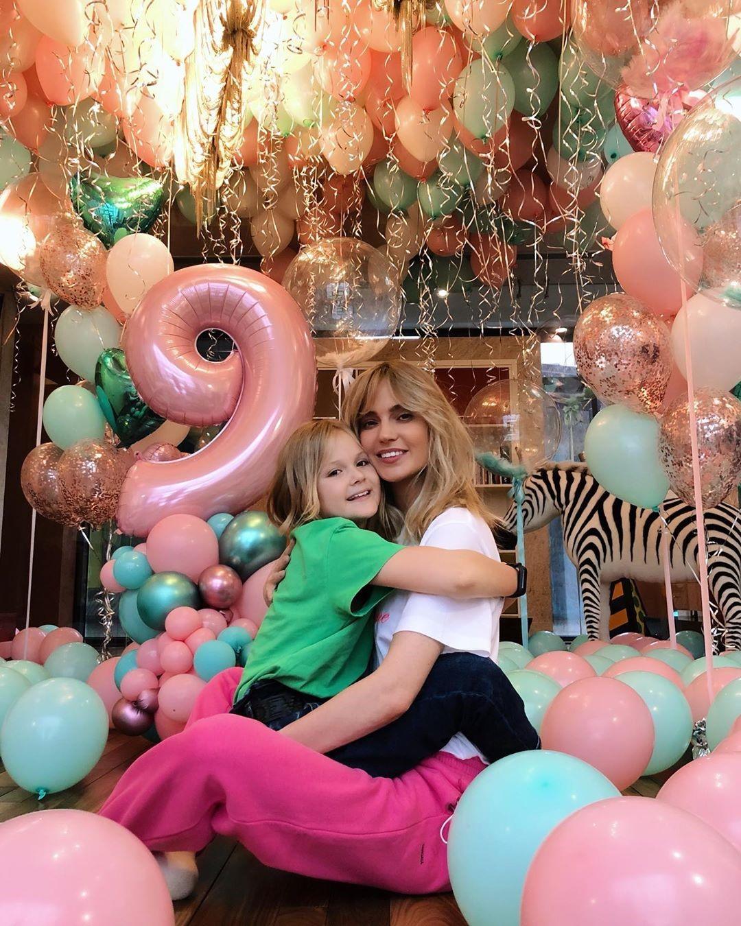Наталья Ионова опубликовала свежие фото младшей дочери в её день рождения