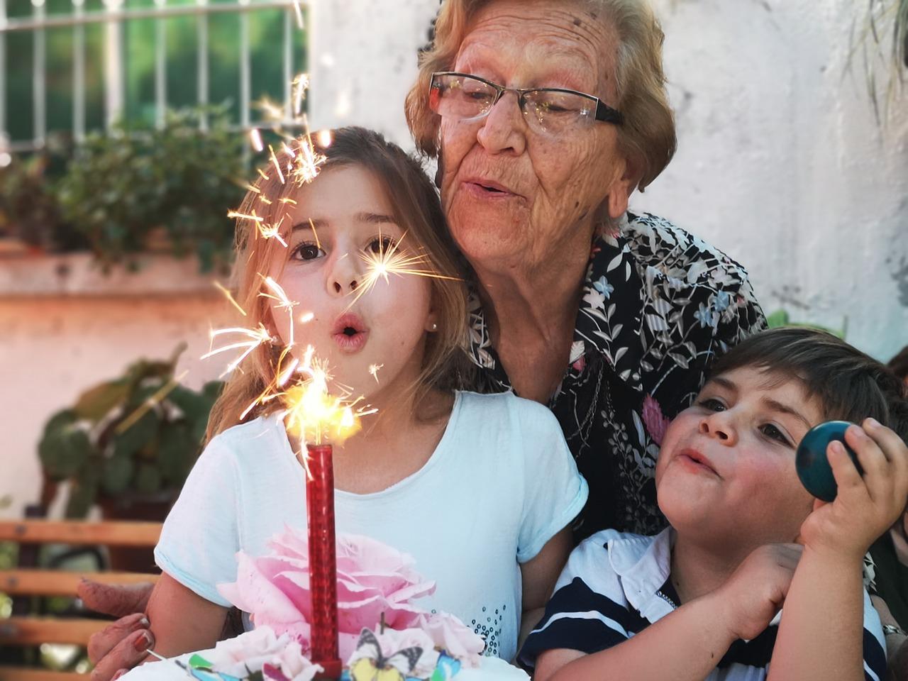 бабушка с внуками