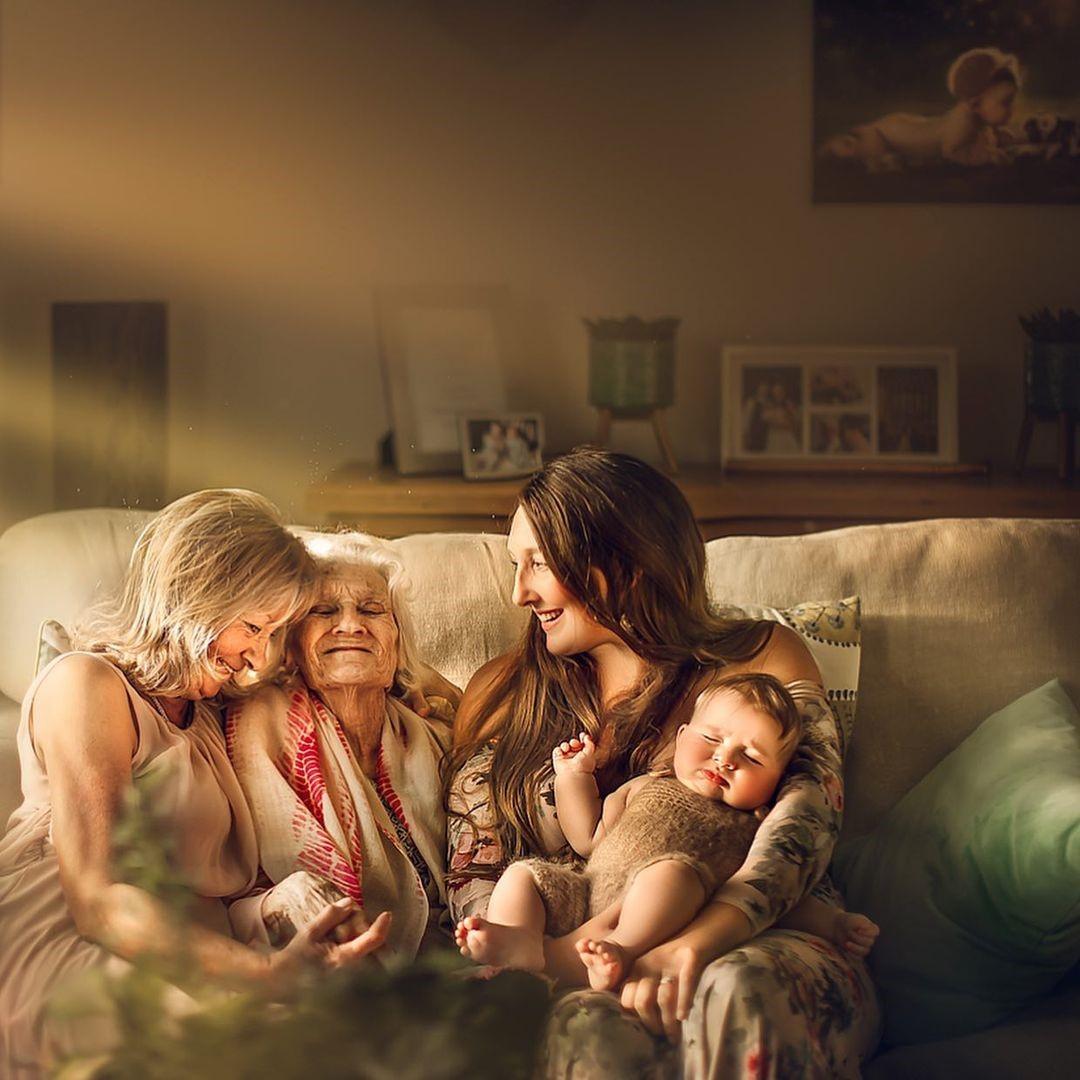 Фотограф из Британии показывает, что нет уютнее места, чем бабушкины колени